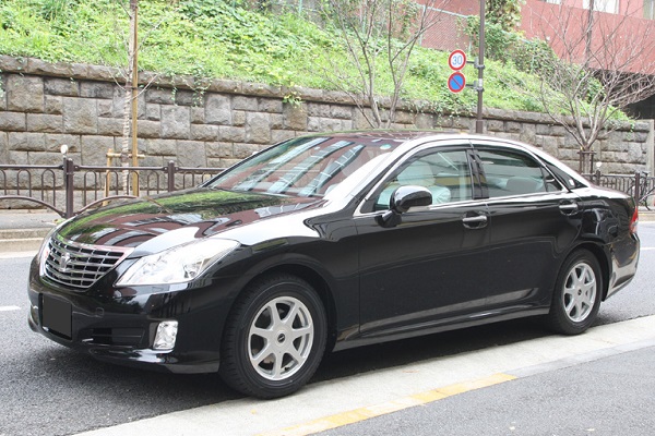 Japan Car Service - Toyota-Crown-(English-Driver)
